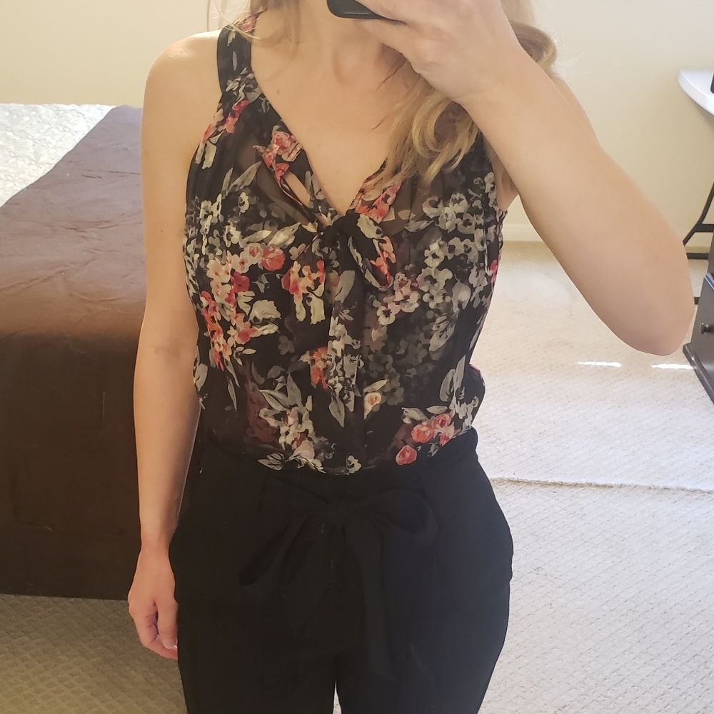 White House Black Market Floral Top - Picture 3 of 12